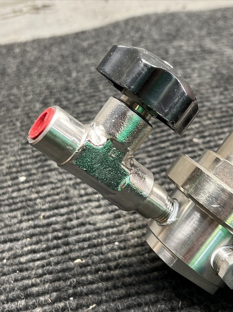 Used Alphagaz 2621 Compressed Gas Regulator