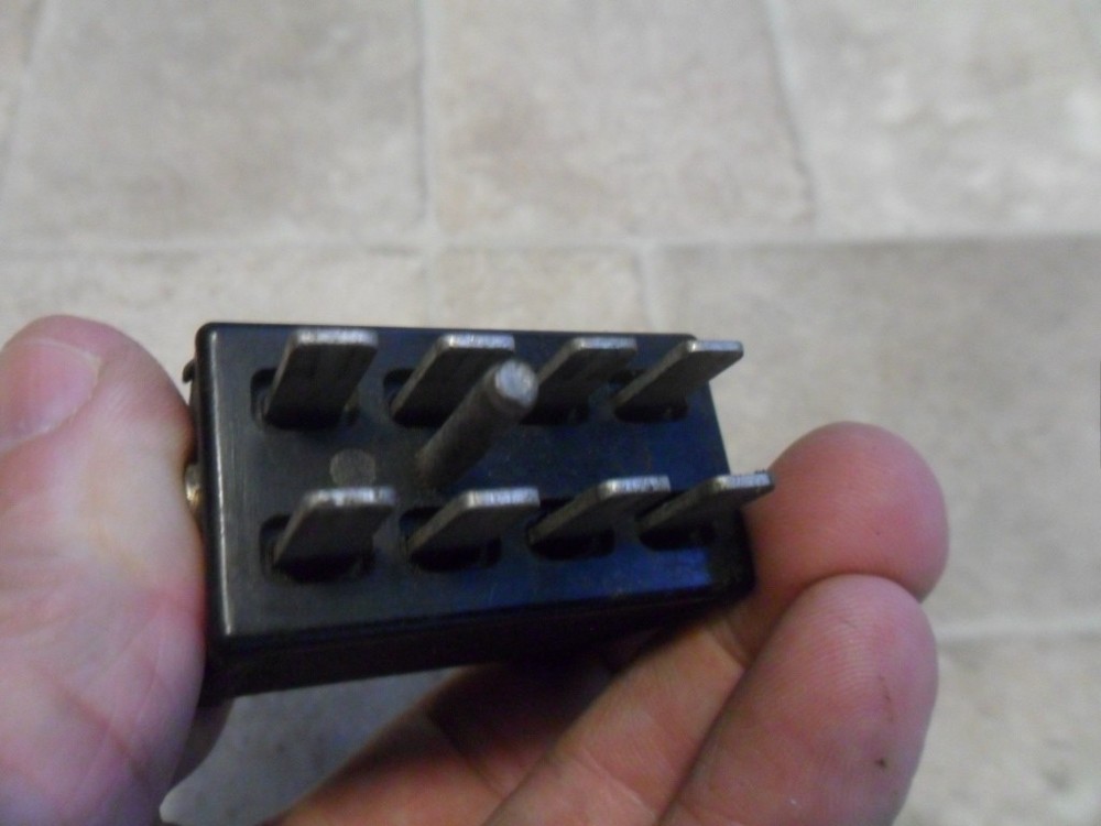 Used free vend jones plug - 8 pin
