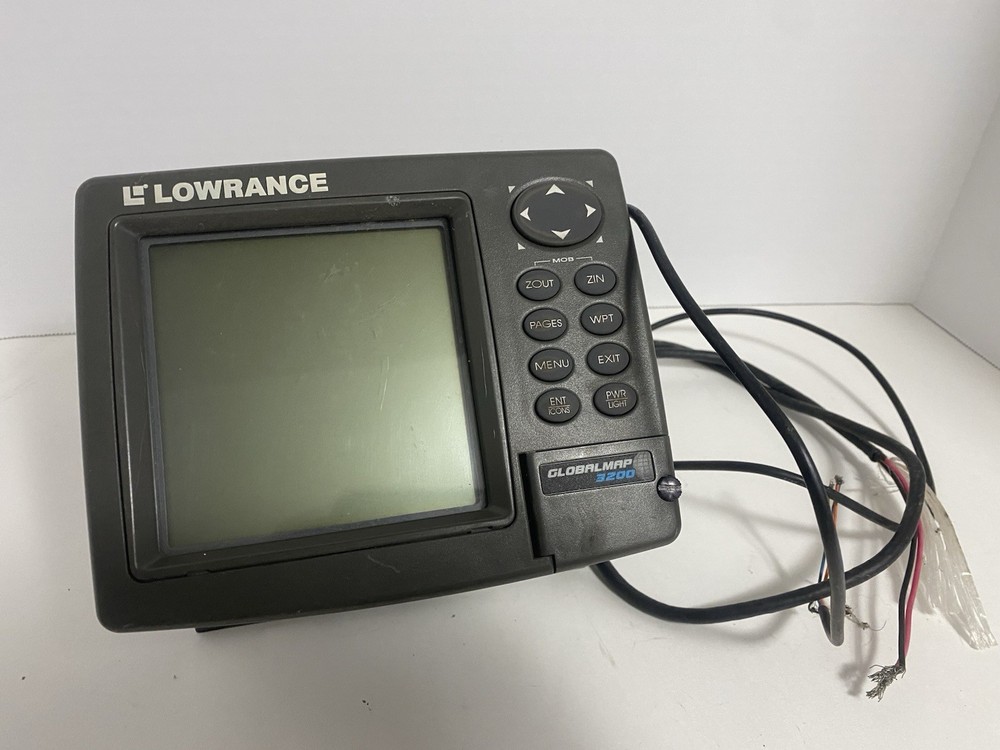 Lowrance Global map 3200 Chartplotter Head Unit No GPS Antenna Powers On