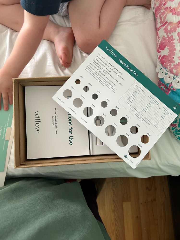 willow 360 wearable breast pump and accessories