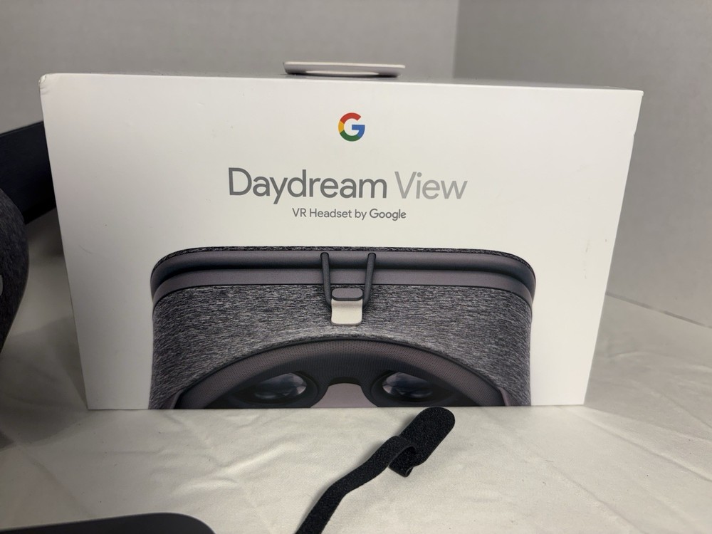 Google Daydream View VR Headset - Charcoal Gray