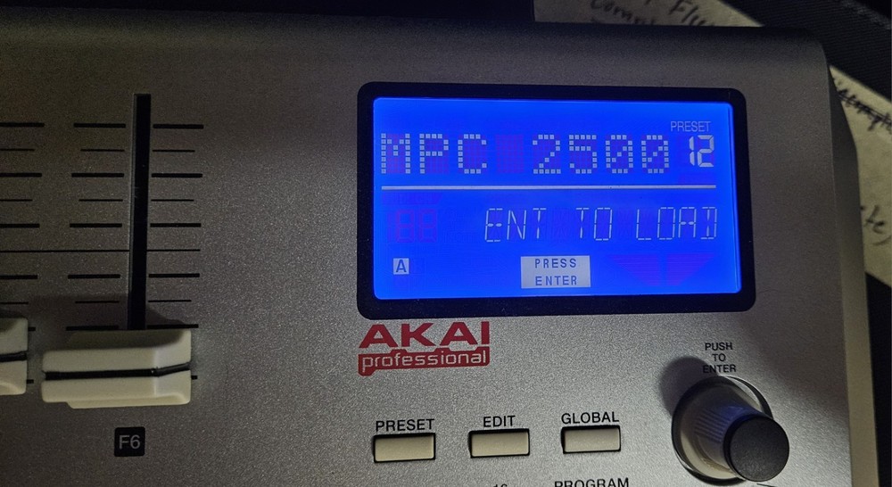 Akai Pro MPD24 USB MIDI Controller with Display - 16 Velocity Sensitive Pads