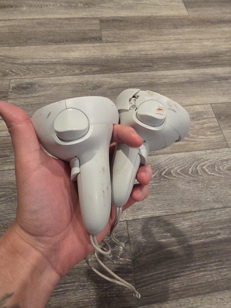 Meta Oculus Quest 2 With Controllers And Extenders - White