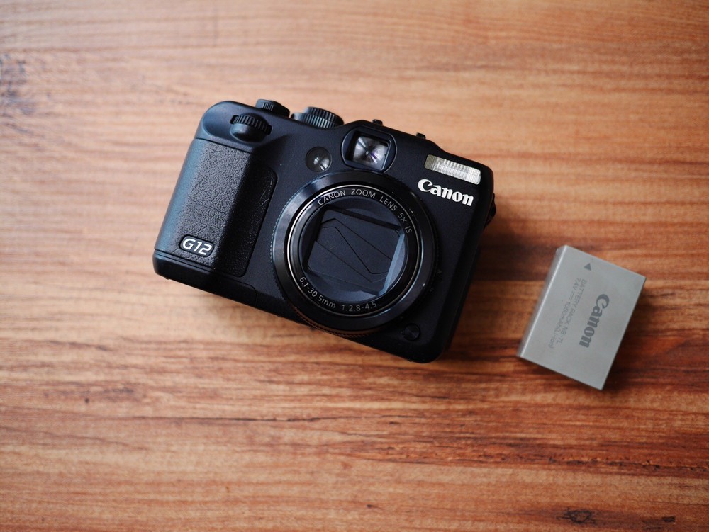 Canon G12 PowerShot Digital Camera 10MP with Battery