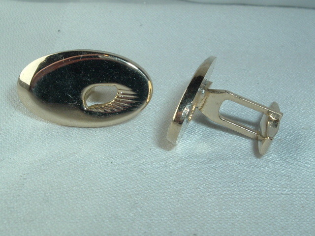 VINTAGE MENS GOLD TONE OVAL CUFF LINKS