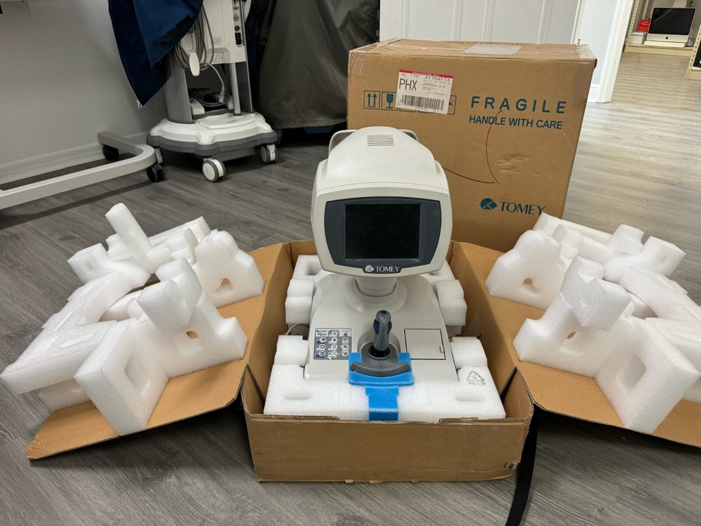 TOMEY RT-7000 Auto Refractor Keratometer Topographer