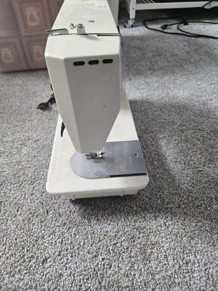 WHITE MODEL 1088 PRECISION ZIG ZAG JEANS MACHINE SEWING MACHINE