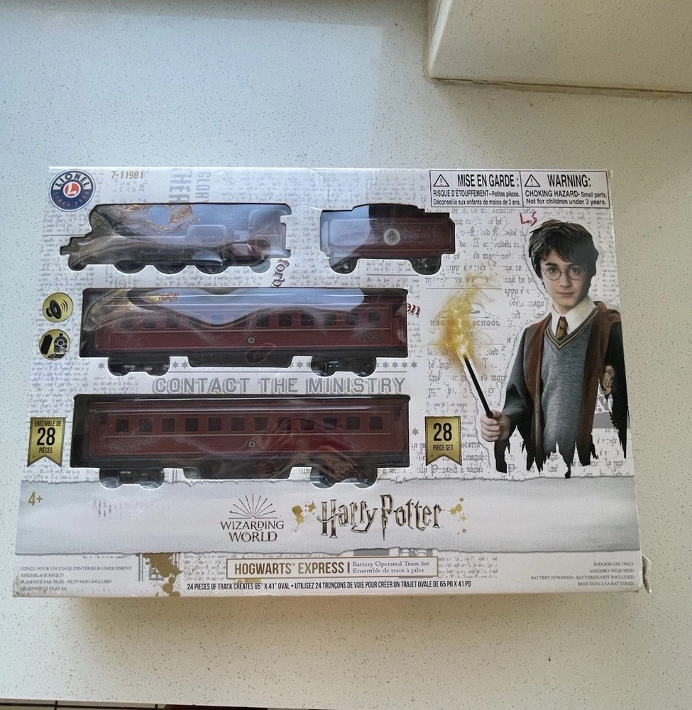 Lionel Hogwarts Express 28pc Battery Train Set Harry Potter Model BOX DAMAGE
