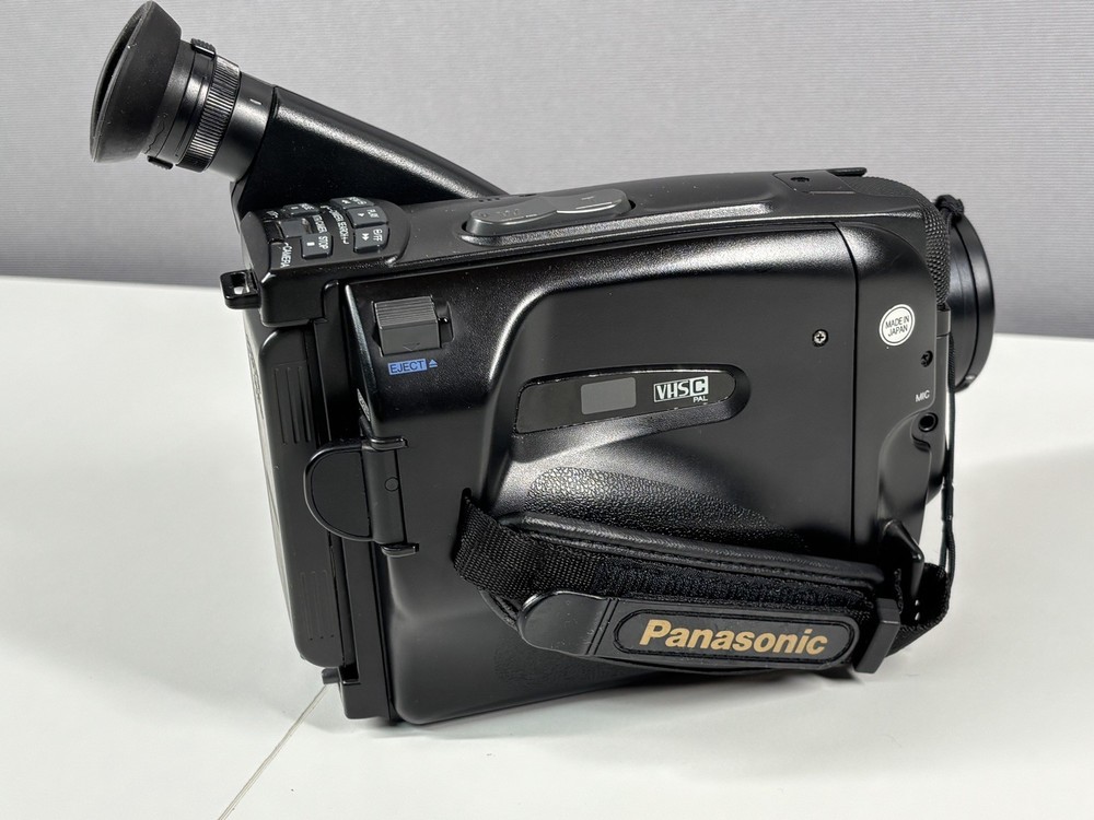 Vintage Panasonic NV-S20 Hand Held Palmcorder with Battery - Untested
