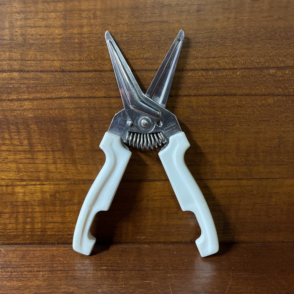 Pampered Chef Multi-Purpose Kitchen Shears/Scissors White 1075 NO HOLDER
