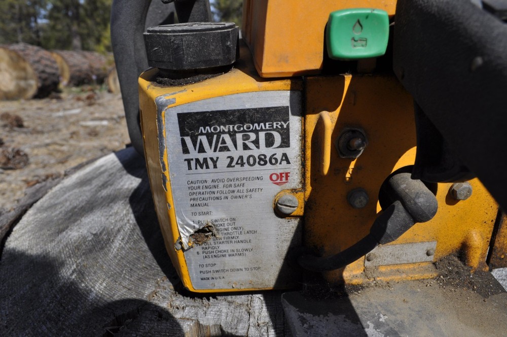 Mongomery wards 3.7 chainsaw, great compression