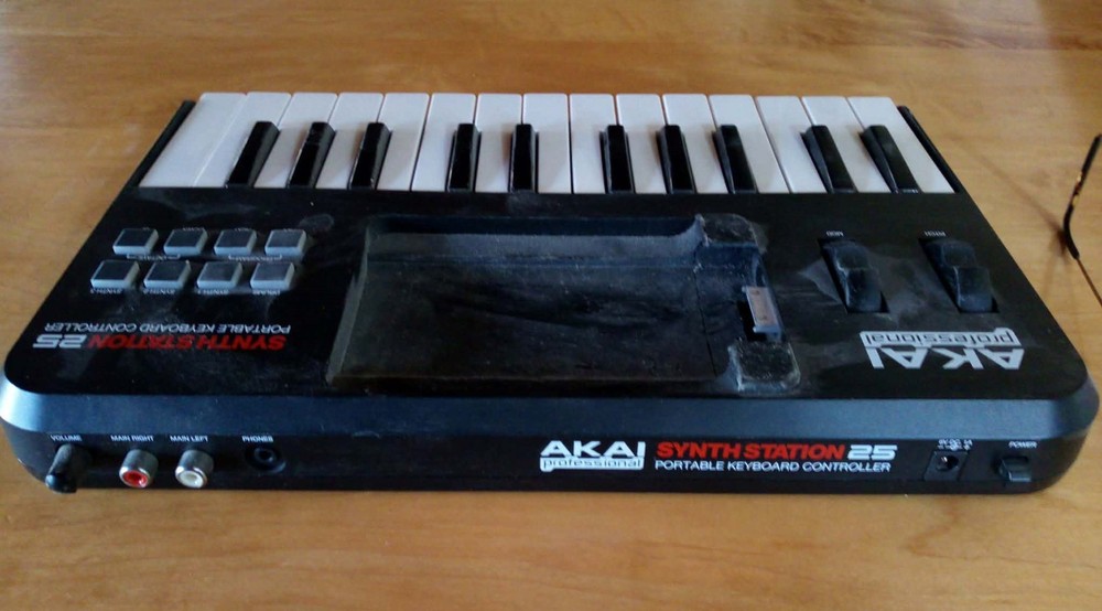 Akai professional synthstation 25 portable keyboard controller - used