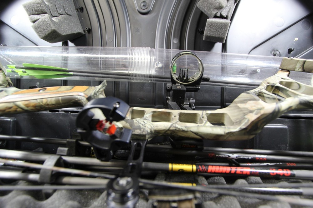 DIAMOND ARCHERY 2009 ICEMAN COMPOUND BOW 60LBS 29" DRAW WITH EXTRAS(02AEE26CA)