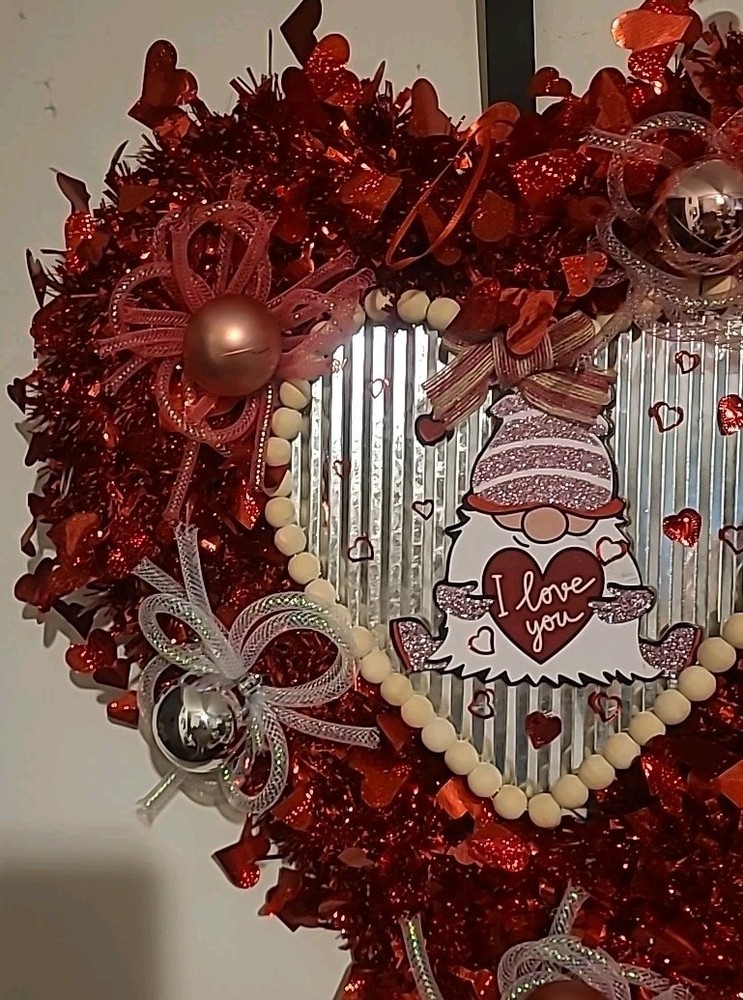 VALENTINES GNOME WREATH