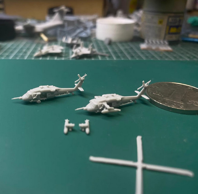 1/2000 1/700 1/400 1/350 Black Hawk (armed version) helicopter