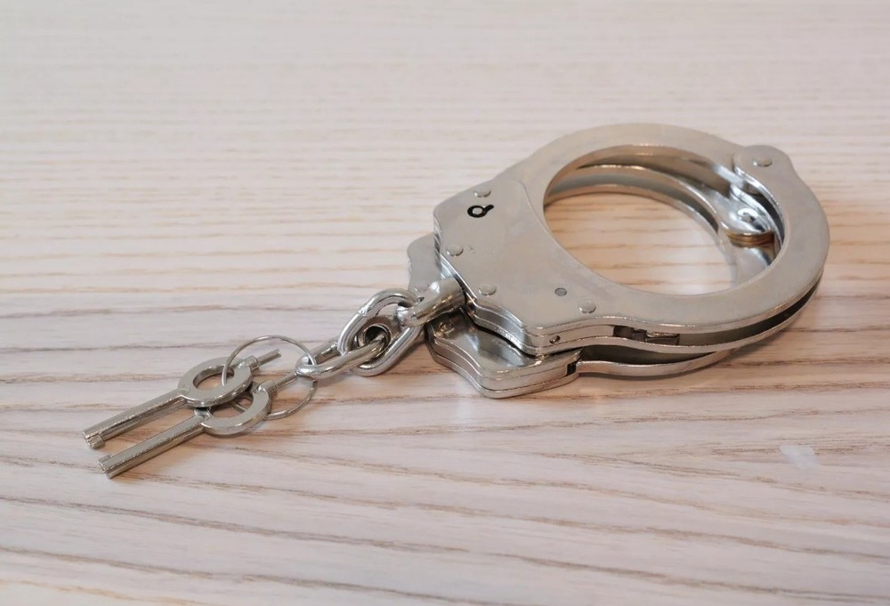 Double Locking Standard Size Handcuffs Pro Grade Includes 2 Keys