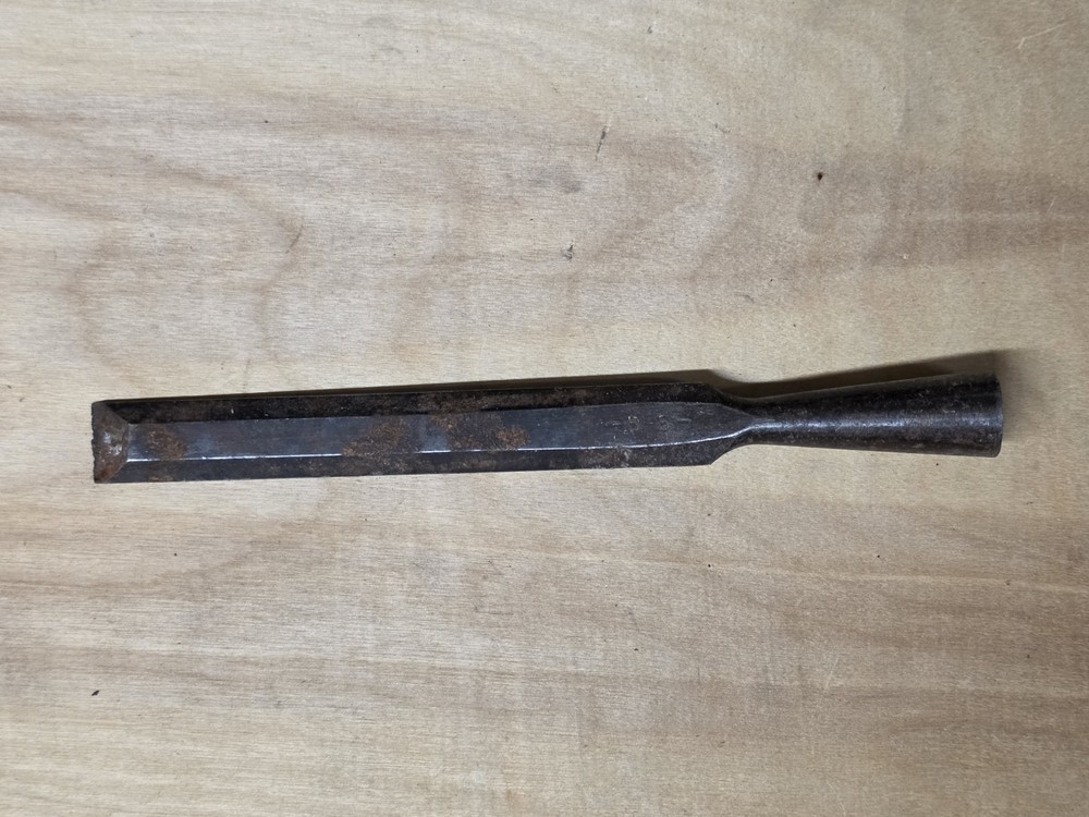 Vintage B-B 3/4" Bevel Edge Socket Chisel