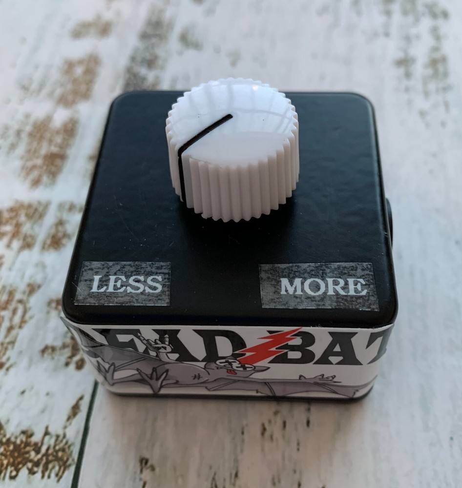 Alchemy Audio "Dead Bat" Dying 9 Volt Battery Simulator Effect Pedal Voltage Sag