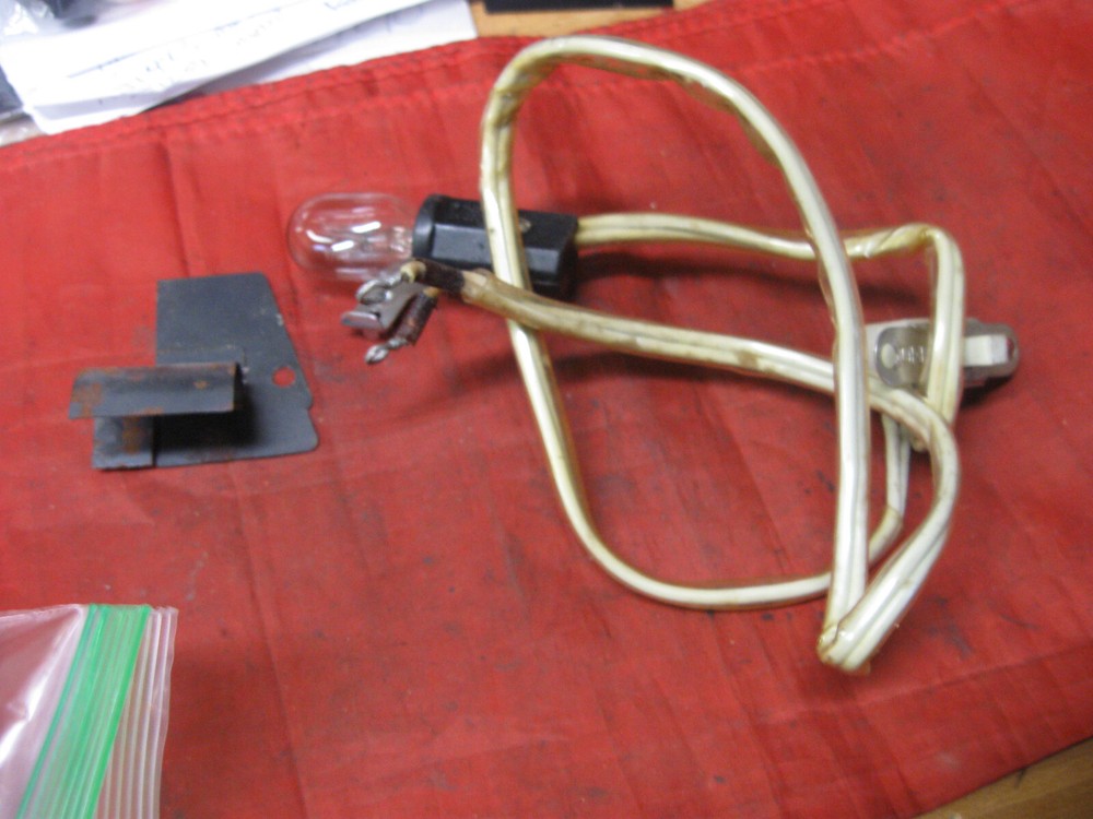 Singer Sewing Machine 615U Light Lamp Socket VINTAGE