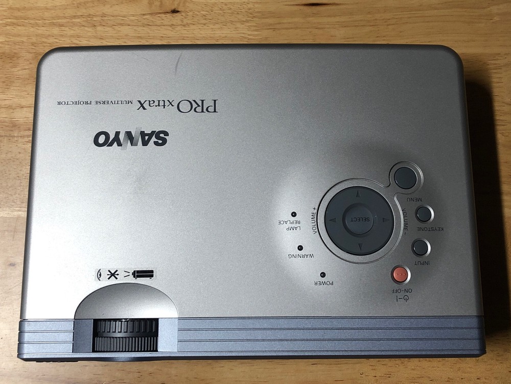 Sanyo PLC-XU48 Pro XtraX Multiverse Projector