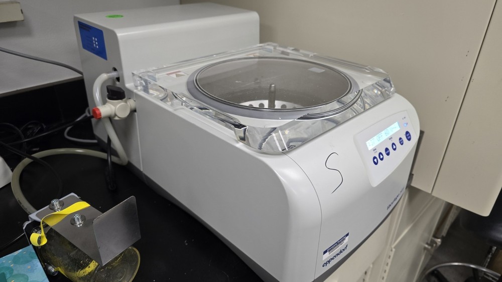 Eppendorf Vacufuge 5305 Plus Concentrator Complete System