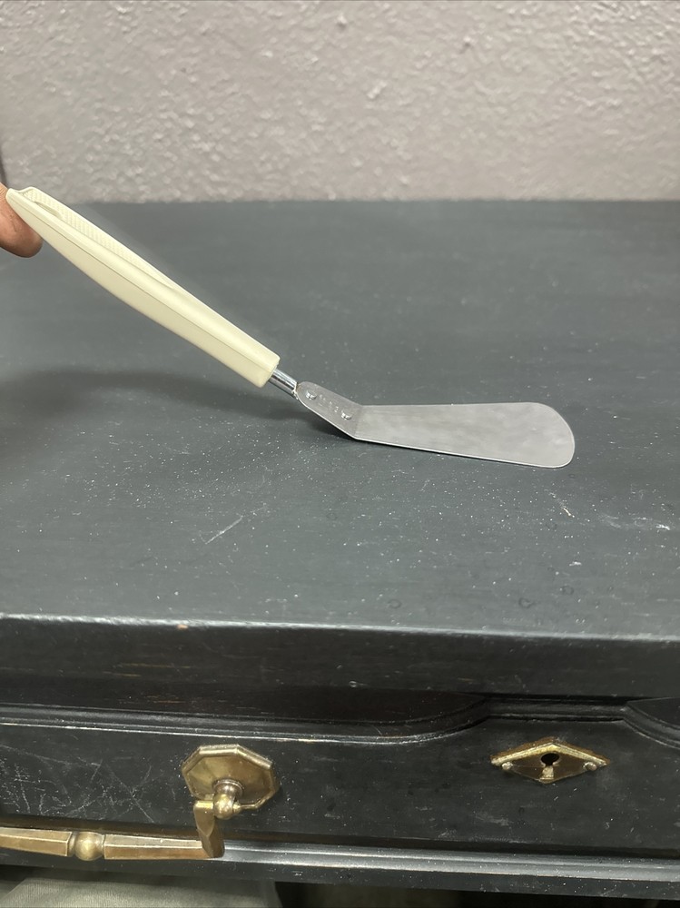 EKCO PIE DESERT SERVER SPATULA WITH CREAM HANDLE RARE