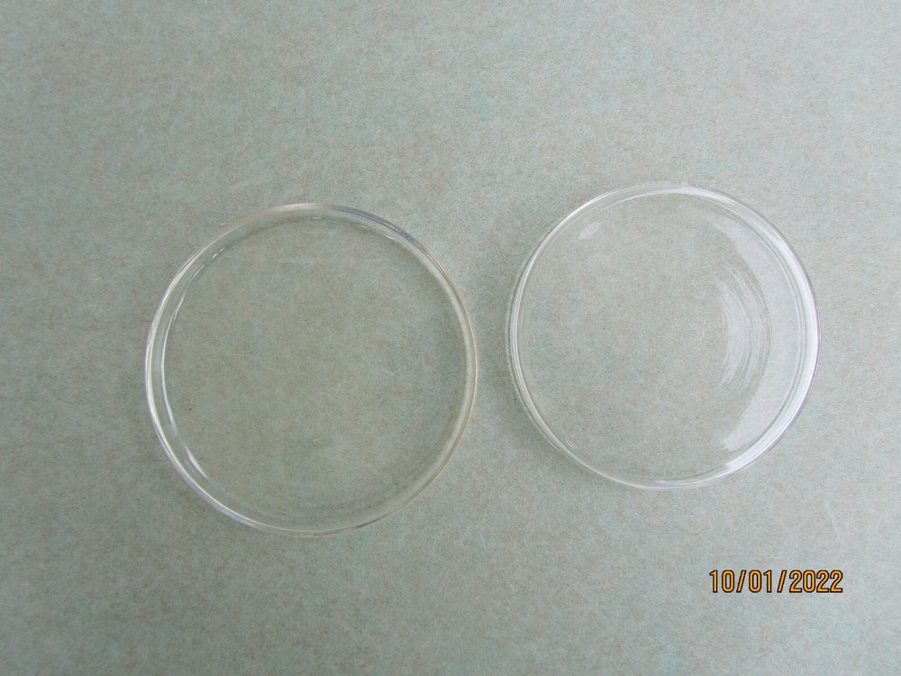 3 1/2" Dia Peri Dish w/Lid Made by Pyrex Germany