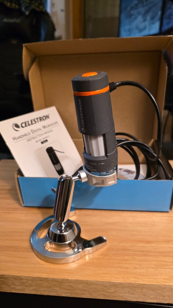 CELESTRON - HANDHELD DIGITAL MICROSCOPE (2011, Celestron)
