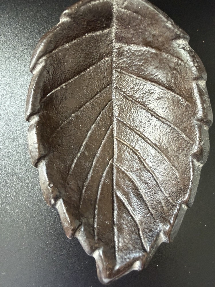 cast iron leaf dish