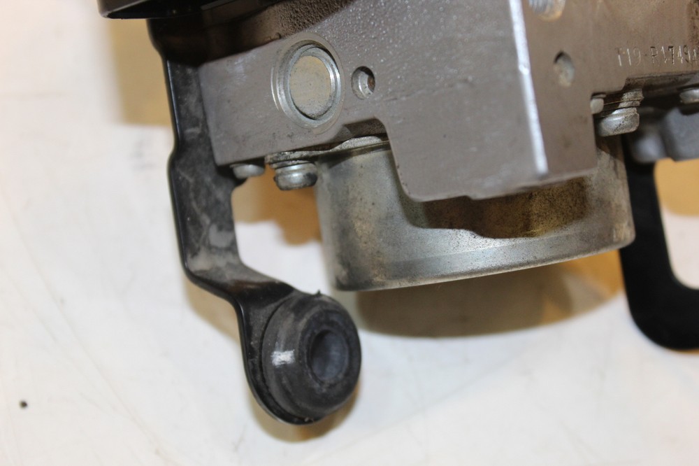 2013 Triumph Tiger 800 ABS Brake Pump Unit Module Control 2022011