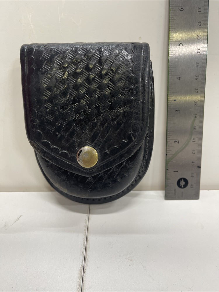 Aker Leather 500 Handcuff Case, Round
