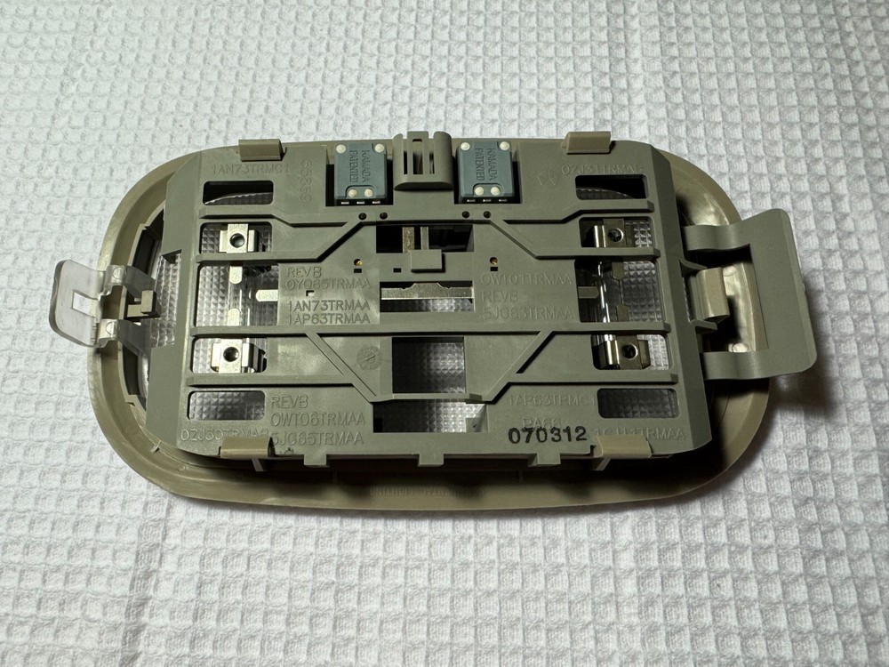 2005 Dodge Dakota, Durango OEM interior dome light