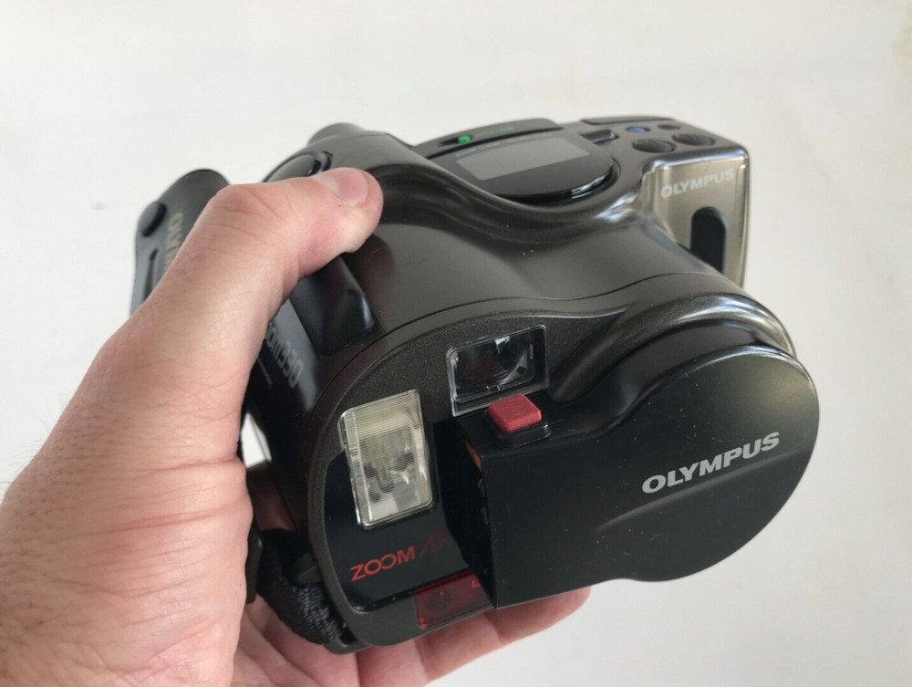 Olympus Infinity SuperZoom 330 AF 35mm Film Camera Flash UNTESTED