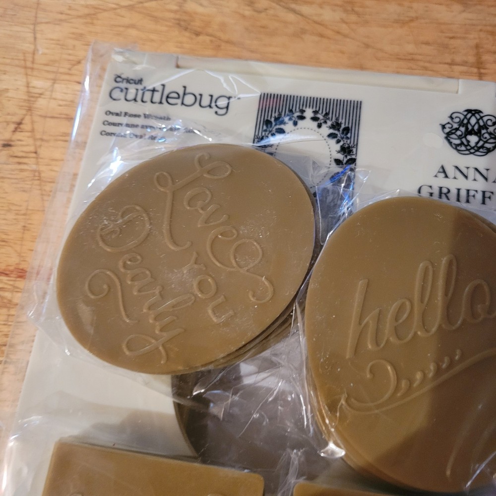 CRICUT CUTTLEBUG ANNA GRIFFIN OVAL ROSE WREATH EMBOSSING FRAME FOLDERS SENTIMENT