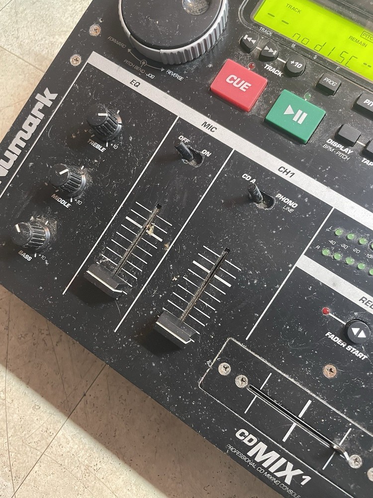 Numark CD Mix 1 Professional CD Mixing Console Turns On *read* Damaged