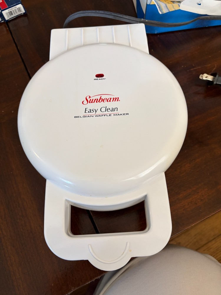 Sunbeam Belgian Waffle Maker 3857-2 NOT TESTED