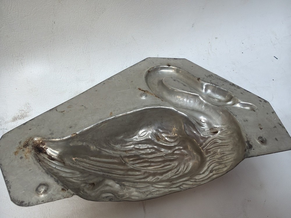 VINTAGE CHOCOLATE MOLD SWAN