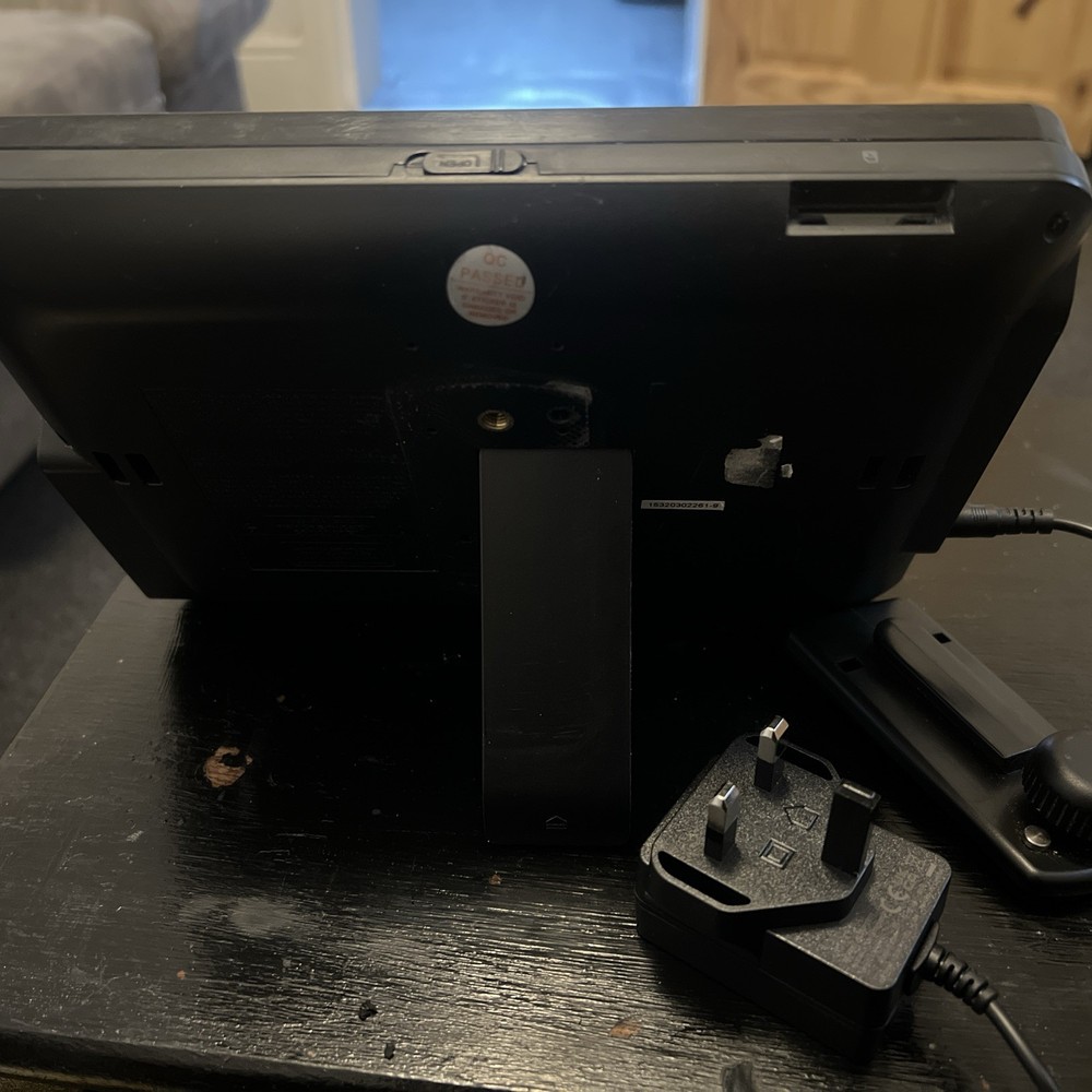 Single Voyager 9 Portable DVD Player (READ) All functions buttons available