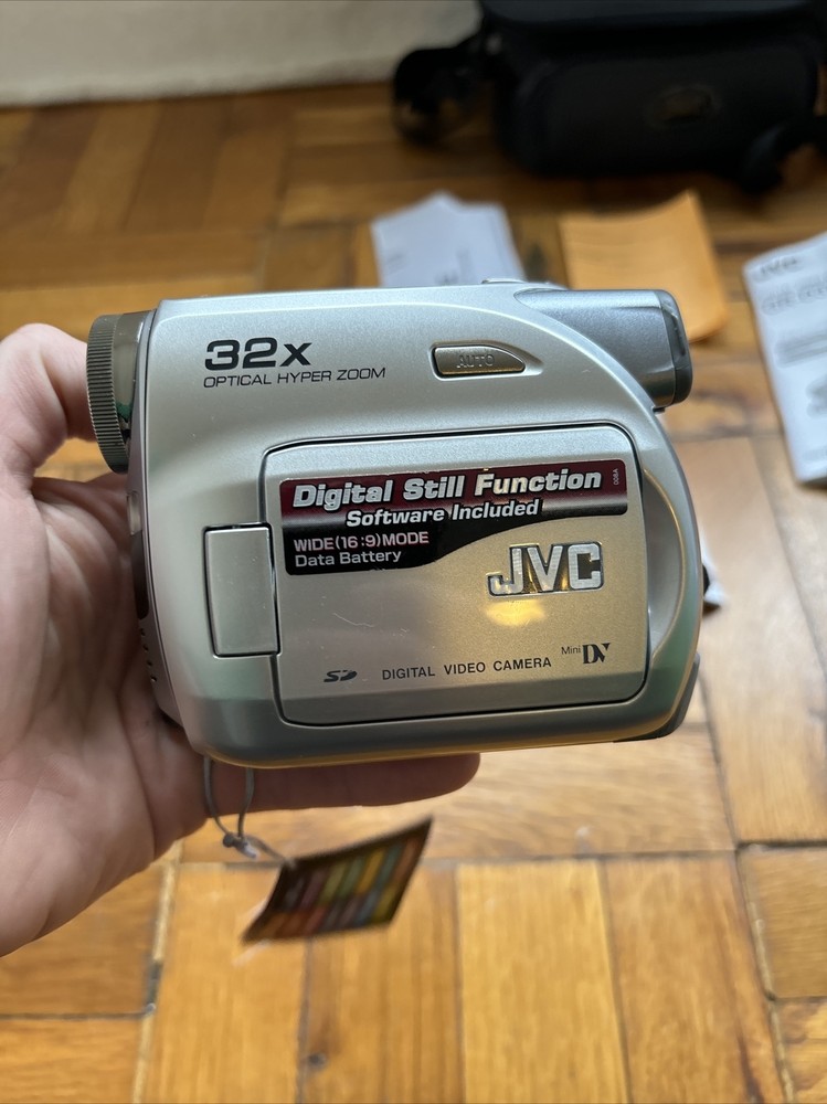 JVC Camera GR-D375U W Accessories READ DESCRIPTION