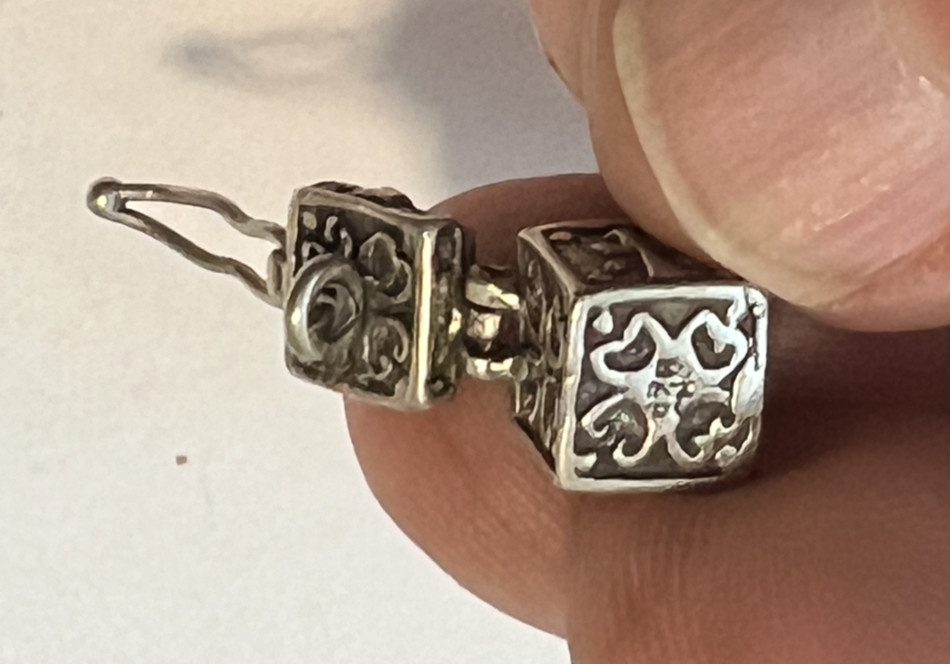 CHARM STERLING BOX WITH CROSS