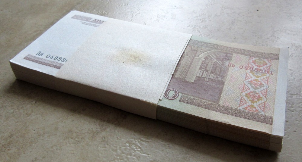 BELARUS 2000 LOT 100 pcs 20 RUBLES BANKNOTES BUNDLE P# 24 UNC CONSECUTIVE NUMBER