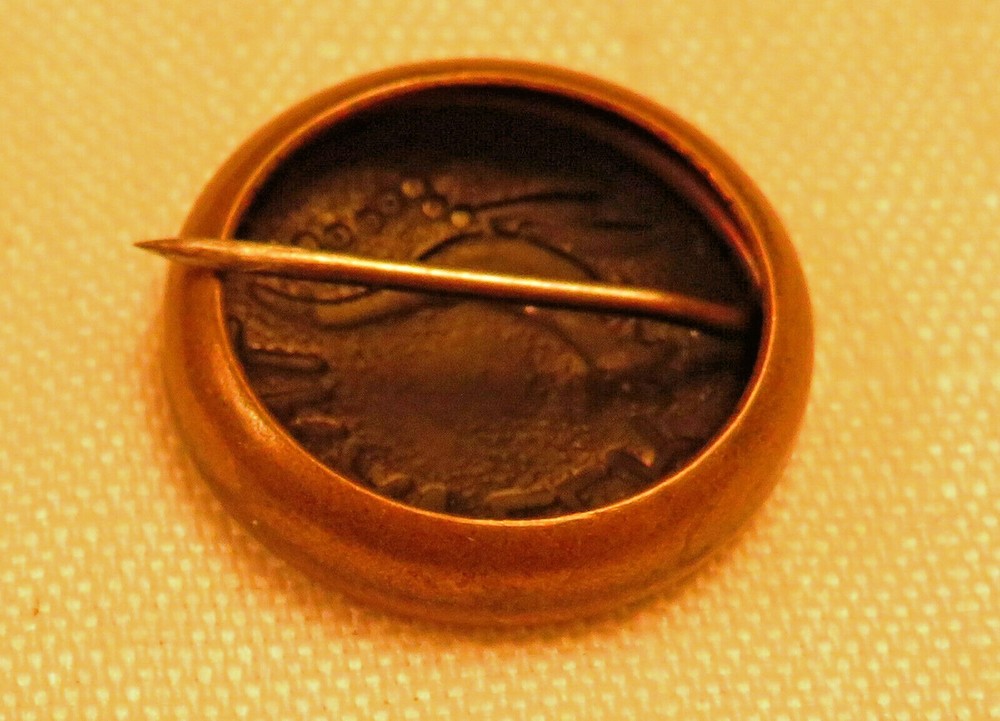 Trav'ler Kangaroo Pin Vintage Pinback