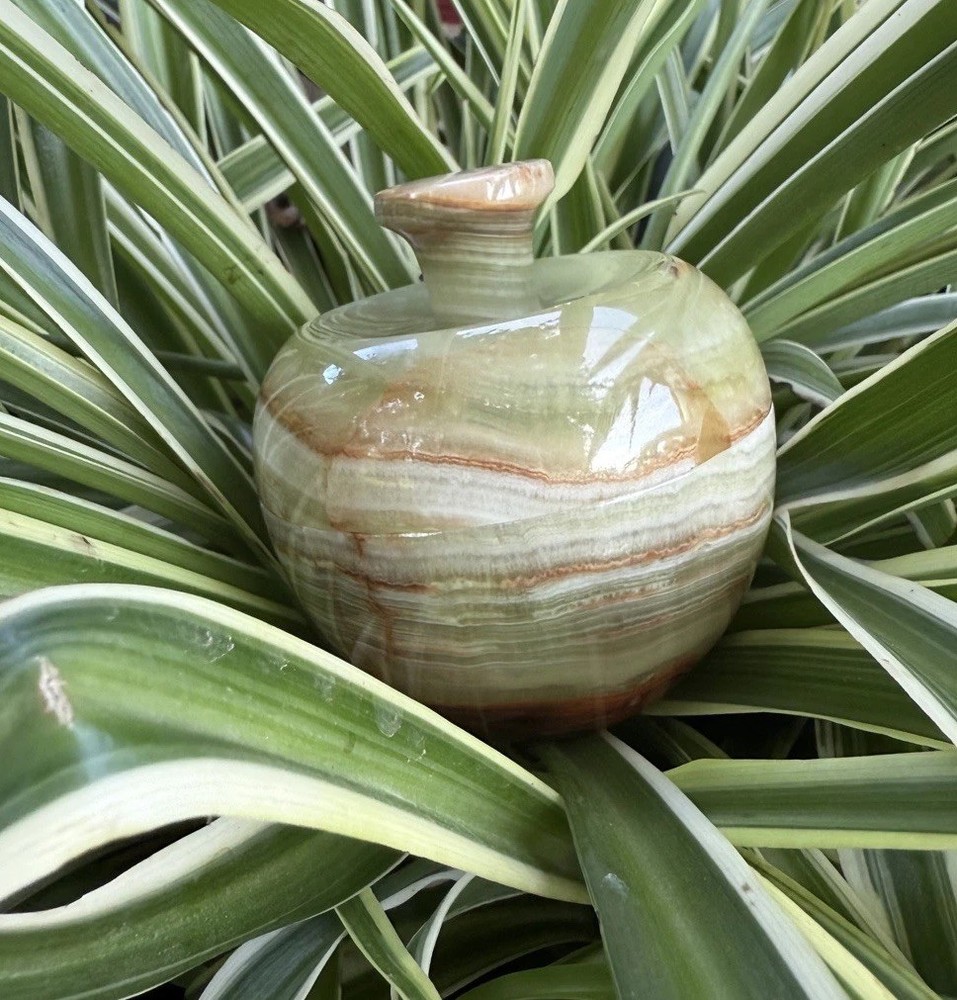 Onyx Apple Jar 4” – Hand-Carved Stone Decorative Container
