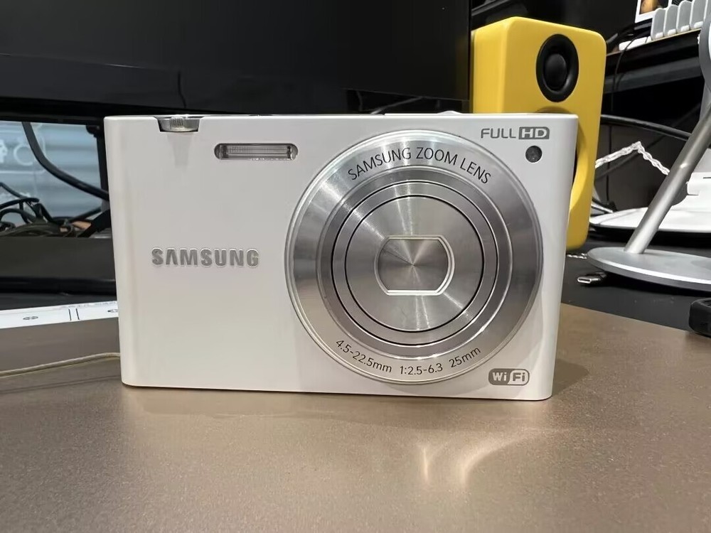 Samsung MV900F 16MP WiFi Compact Camera -180° Flip Touchscreen CCD