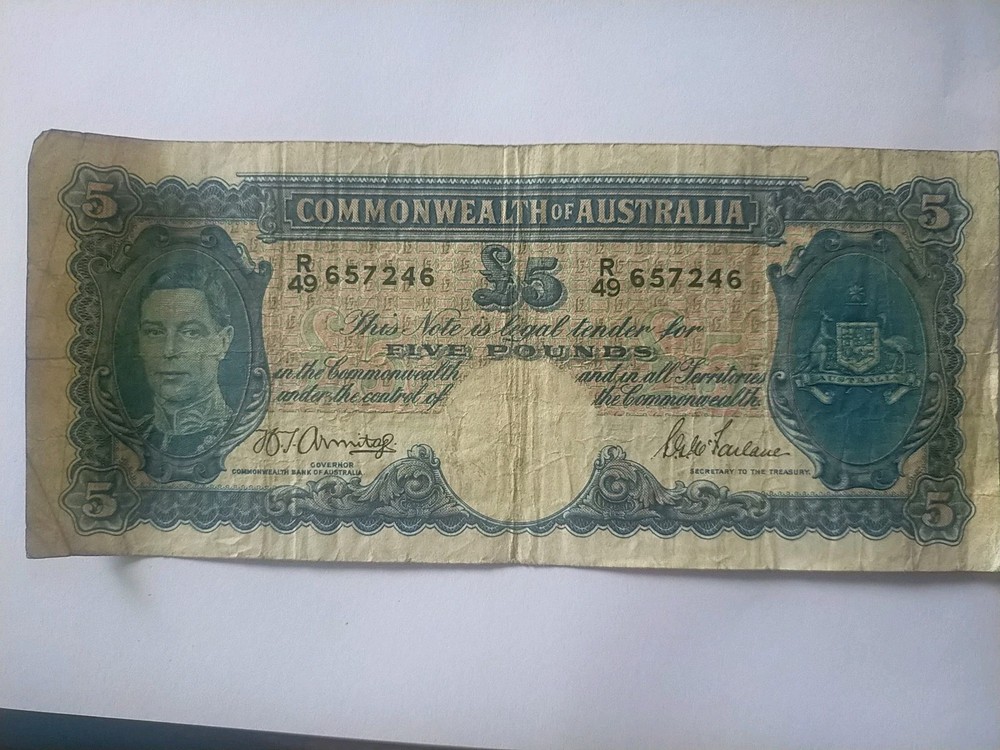 1941 ARMITAGE McFARLANE AUSTRALIAN 5 POUND NOTE. Good condition. Circulated.