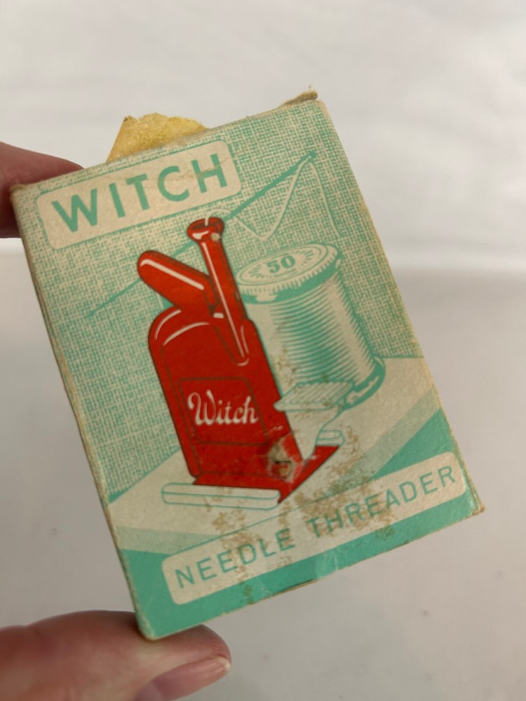 Vintage Witch - Hexe White Red Automatic Needle Threader with Light Aqua Box