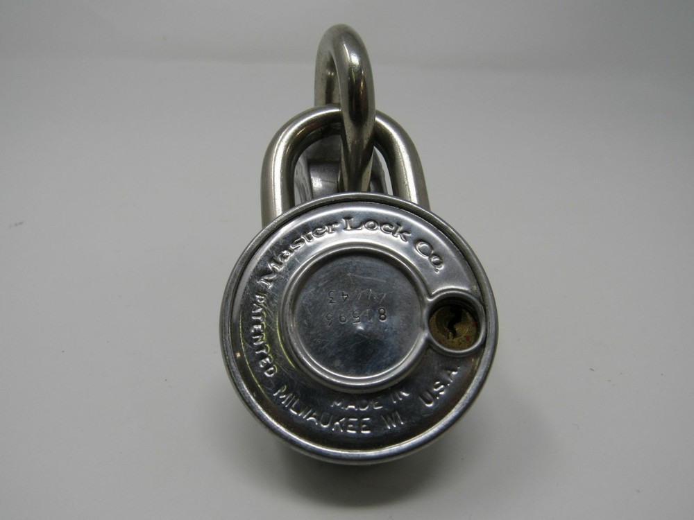 Master Lock Co 2 Combination Pad Locks Back Key Hole V643