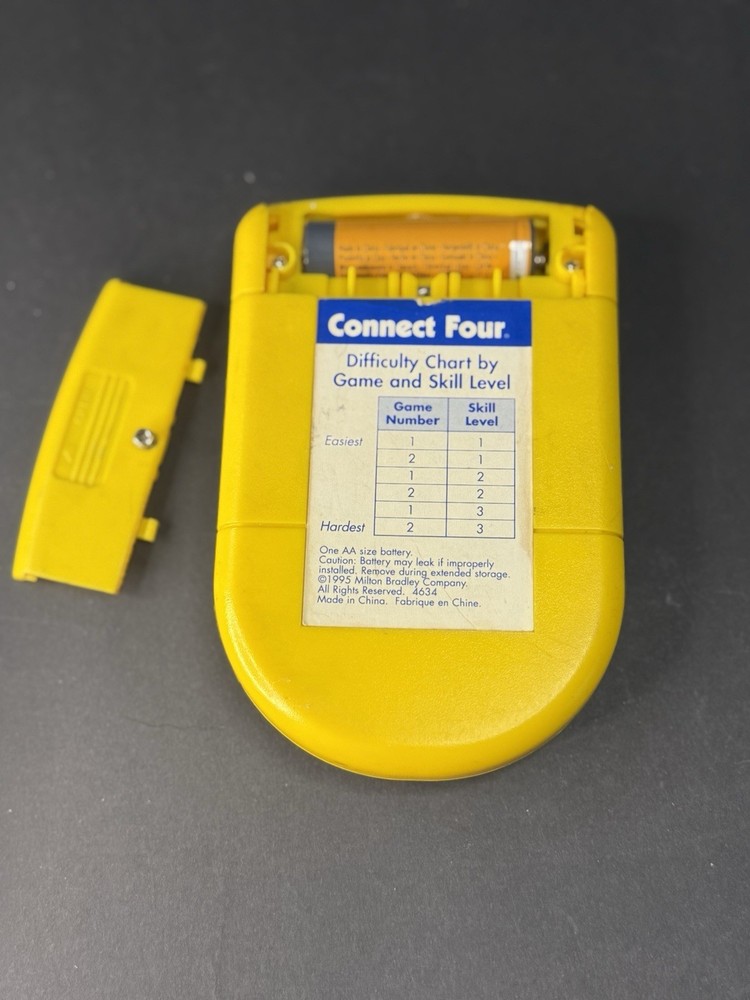 VTG. Connect Four Electronic Handheld Game 1995 Milton Bradley TESTED & WORKING