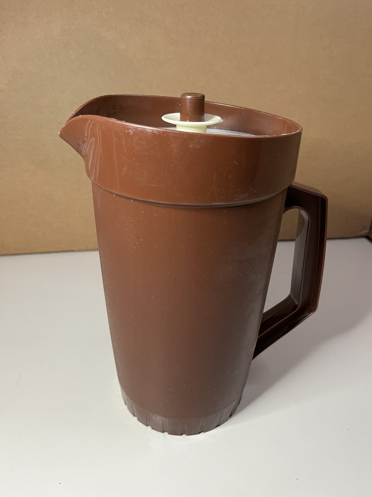 Vintage Tupperware Pitcher 800-6 Harvest Brown 2 Quart With Push Button Lid EUC