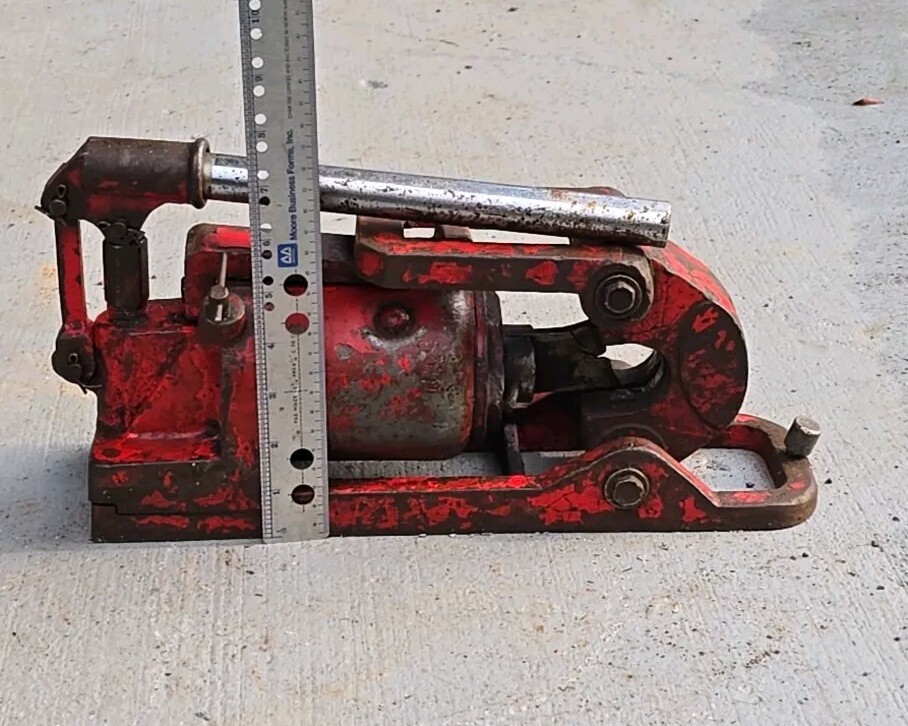 Old Hydraulic Steel Wire Cutter